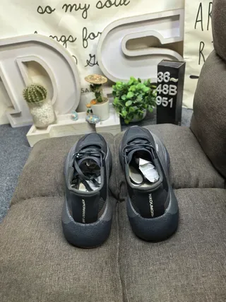 Adidas Black Gold Knit Upper Sculpted Midsole Lifestyle Sneakers 8