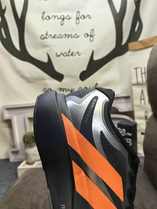 আদিদাস কালো কমলা নকশাকৃত Lightstrike Pro মিডসোল ছিদ্রযুক্ত জালি উপরের অংশ দৌড়ানোর জুতা 3