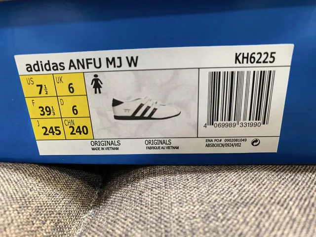 Adidas Black White Low-Top Lace-Up Lifestyle Sneakers 2