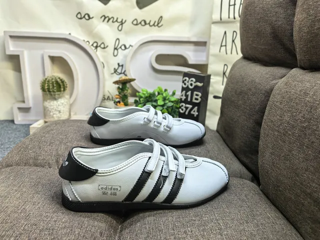 Adidas Black White Low-Top Lace-Up Lifestyle Sneakers 11