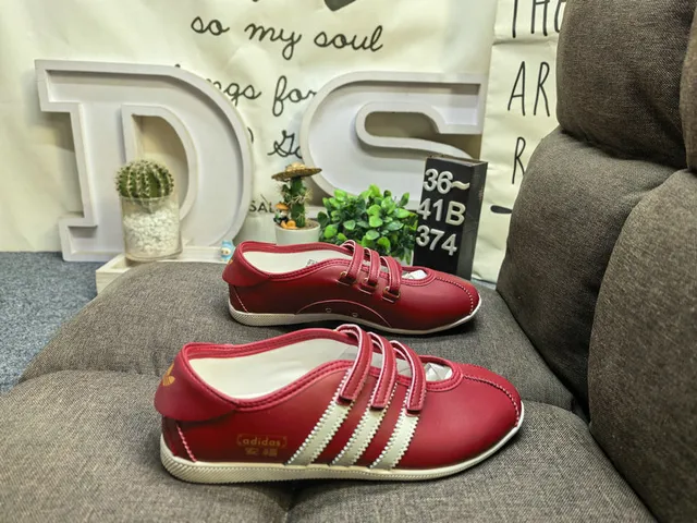 Adidas Black White Low-Top Lace-Up Lifestyle Sneakers 21
