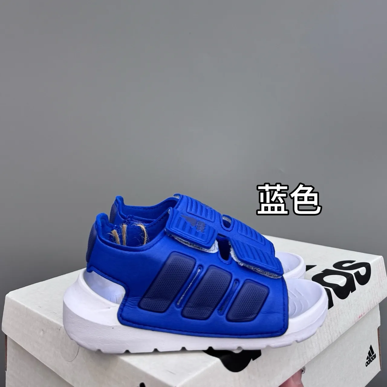 Adidas Sandales Casuales Bleues Blanches à Double Bretelles Velcro Fermeture Impression Camouflage sur la Tige 5