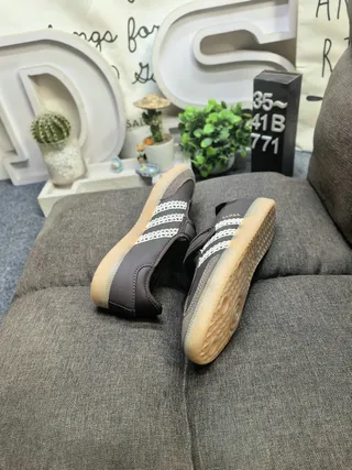 Adidas Brown Beige Laceless Gum Sole Mary Jane Shoes 6