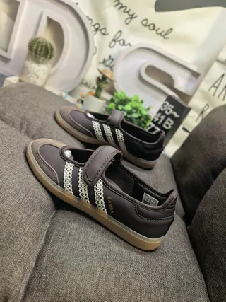 Adidas Brown Beige Laceless Gum Sole Mary Jane Shoes 7