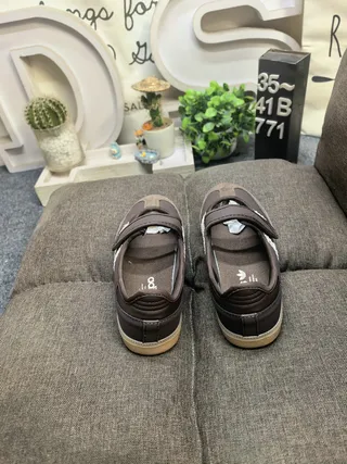 Adidas Brown Beige Laceless Gum Sole Mary Jane Shoes 8