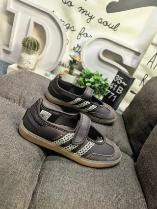 Adidas Brown Beige Laceless Gum Sole Mary Jane Shoes 9