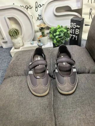 Adidas Brown Beige Laceless Gum Sole Mary Jane Shoes 10