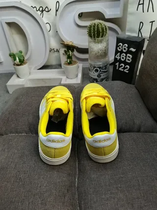 Adidas Campus Yellow White Low-Top Suede-Textured Upper Lifestyle Sneakers 8
