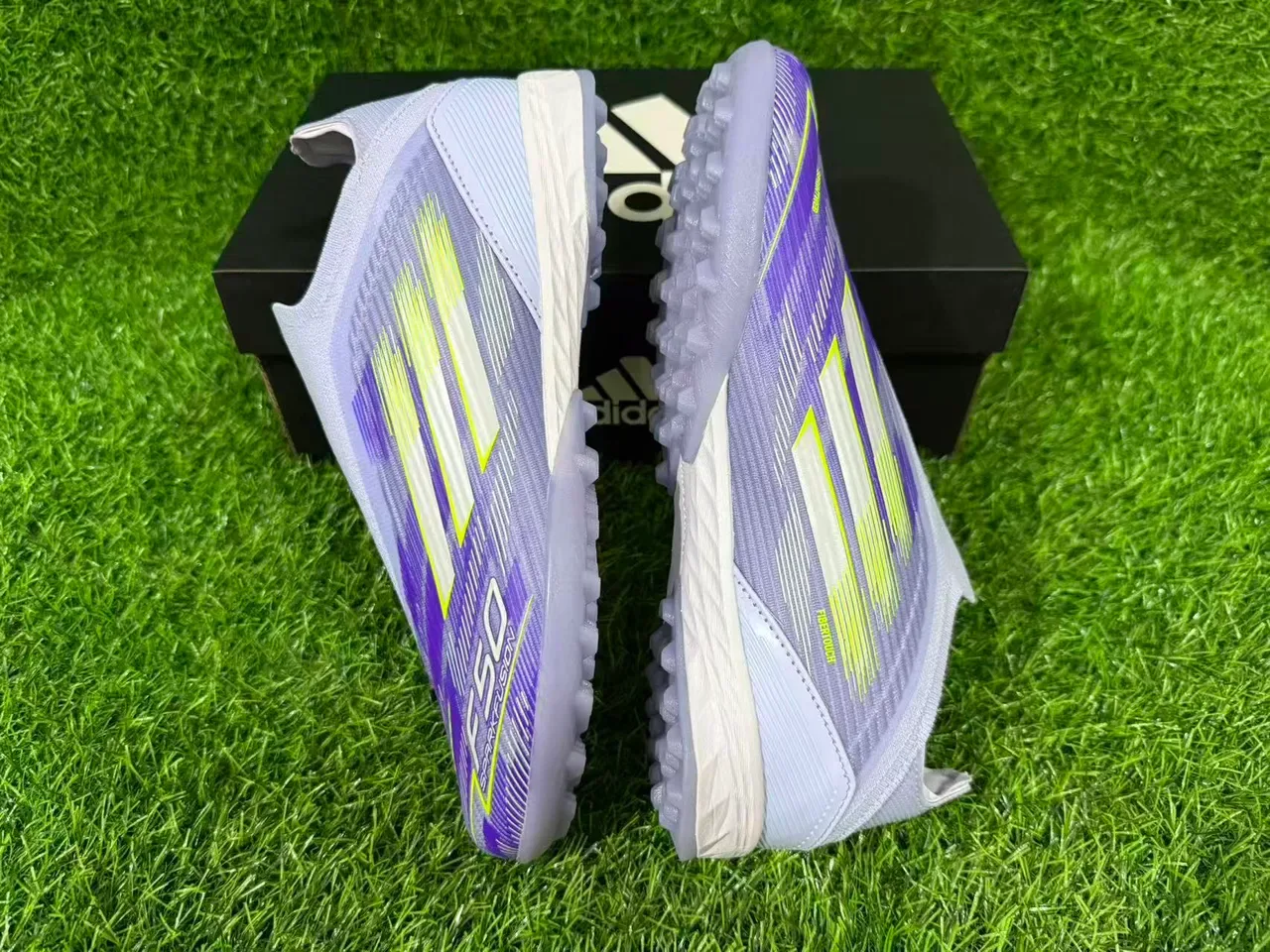 Adidas F50 Sparkfusion Light Gray Purple Neon Lime Chaussures de football turf 3