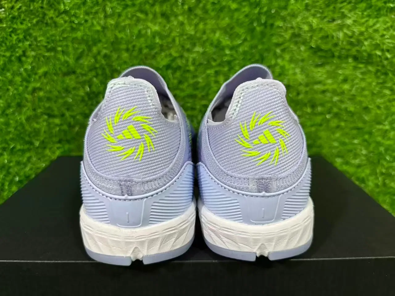 Adidas F50 Sparkfusion Light Gray Purple Neon Lime Chaussures de football turf 4