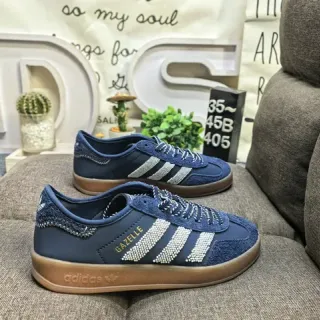 Adidas Gazelle नेवी ब्लू मखमली जीवन शैली स्नीकर्स