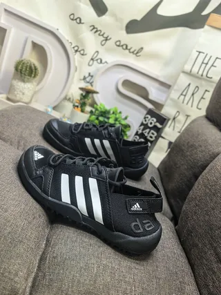 Adidas Sandales Casual Gris et Orange Lacets Ouvertes à l'orteil Supérieure en Maille 17