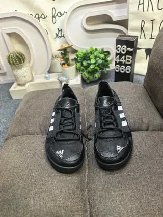 Adidas Sandales Casual Gris et Orange Lacets Ouvertes à l'orteil Supérieure en Maille 20