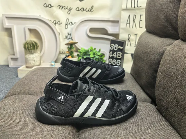 Adidas Sandales Casual Gris et Orange Lacets Ouvertes à l'orteil Supérieure en Maille 21