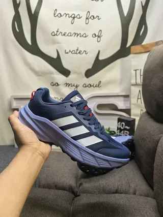 Adidas ग्रे ऑरेंज सोल थ्री-स्ट्राइप साइड पैनल चंकी स्नीकर्स 5