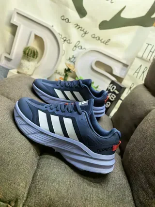 Adidas ग्रे ऑरेंज सोल थ्री-स्ट्राइप साइड पैनल चंकी स्नीकर्स 7
