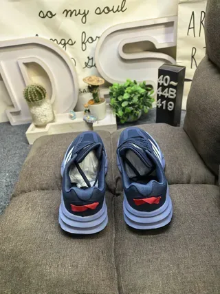Adidas ग्रे ऑरेंज सोल थ्री-स्ट्राइप साइड पैनल चंकी स्नीकर्स 8