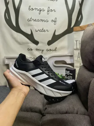Adidas ग्रे ऑरेंज सोल थ्री-स्ट्राइप साइड पैनल चंकी स्नीकर्स 15