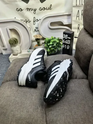 Adidas ग्रे ऑरेंज सोल थ्री-स्ट्राइप साइड पैनल चंकी स्नीकर्स 16