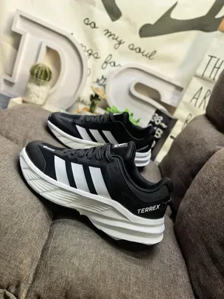 Adidas ग्रे ऑरेंज सोल थ्री-स्ट्राइप साइड पैनल चंकी स्नीकर्स 17