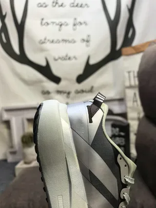 Adidas Gris Blanc Malla En Couches Et Synthétique Supérieur Large Sculpté Semelle De Plateforme Chaussures Lifestyle 3
