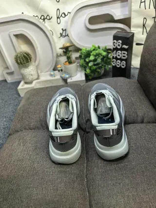 Adidas Gris Blanc Malla En Couches Et Synthétique Supérieur Large Sculpté Semelle De Plateforme Chaussures Lifestyle 8