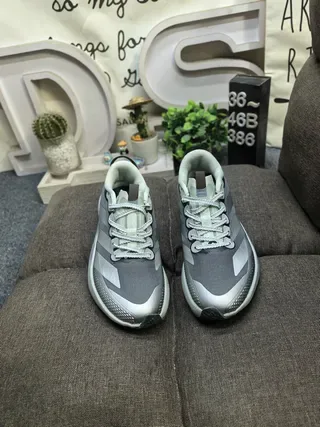 Adidas Gris Blanc Malla En Couches Et Synthétique Supérieur Large Sculpté Semelle De Plateforme Chaussures Lifestyle 10