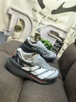 Adidas Gray White Mesh Upper Three-Stripe Side Panel Running Shoes 9