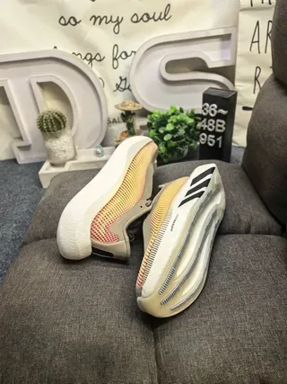 Adidas Hyperboost White Black Lifestyle Sneakers 16