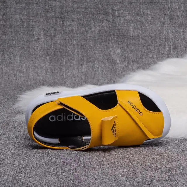 Adidas Crianças Sandálias Casuais Brancas e Pretas 9