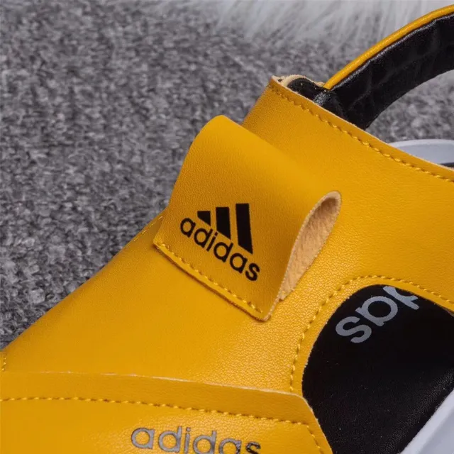 Adidas Crianças Sandálias Casuais Brancas e Pretas 10