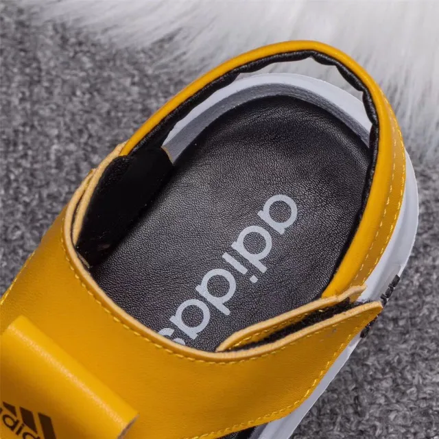 Adidas Crianças Sandálias Casuais Brancas e Pretas 12