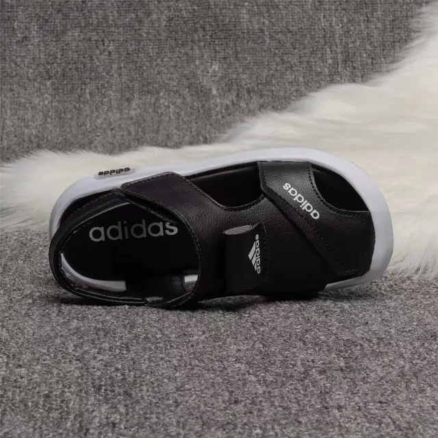 Adidas Crianças Sandálias Casuais Brancas e Pretas 16