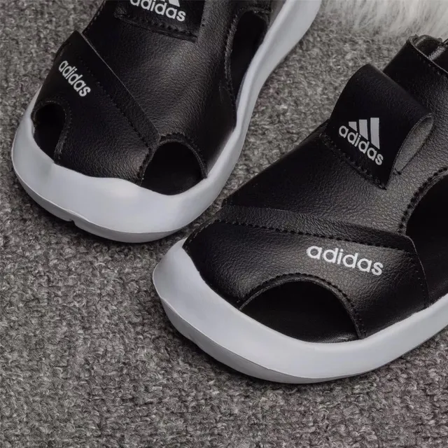 Adidas Crianças Sandálias Casuais Brancas e Pretas 18
