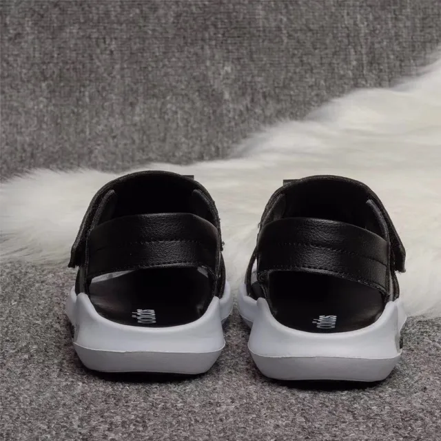 Adidas Crianças Sandálias Casuais Brancas e Pretas 19
