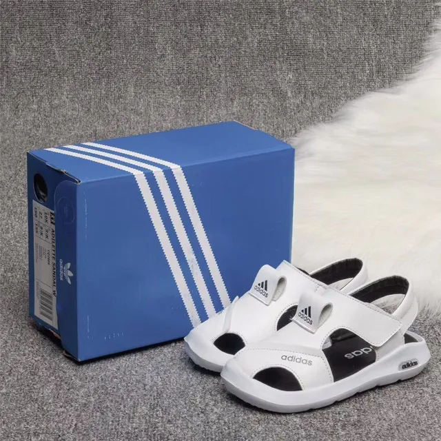 Adidas Crianças Sandálias Casuais Brancas e Pretas 23