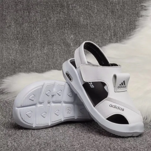 Adidas Crianças Sandálias Casuais Brancas e Pretas 24