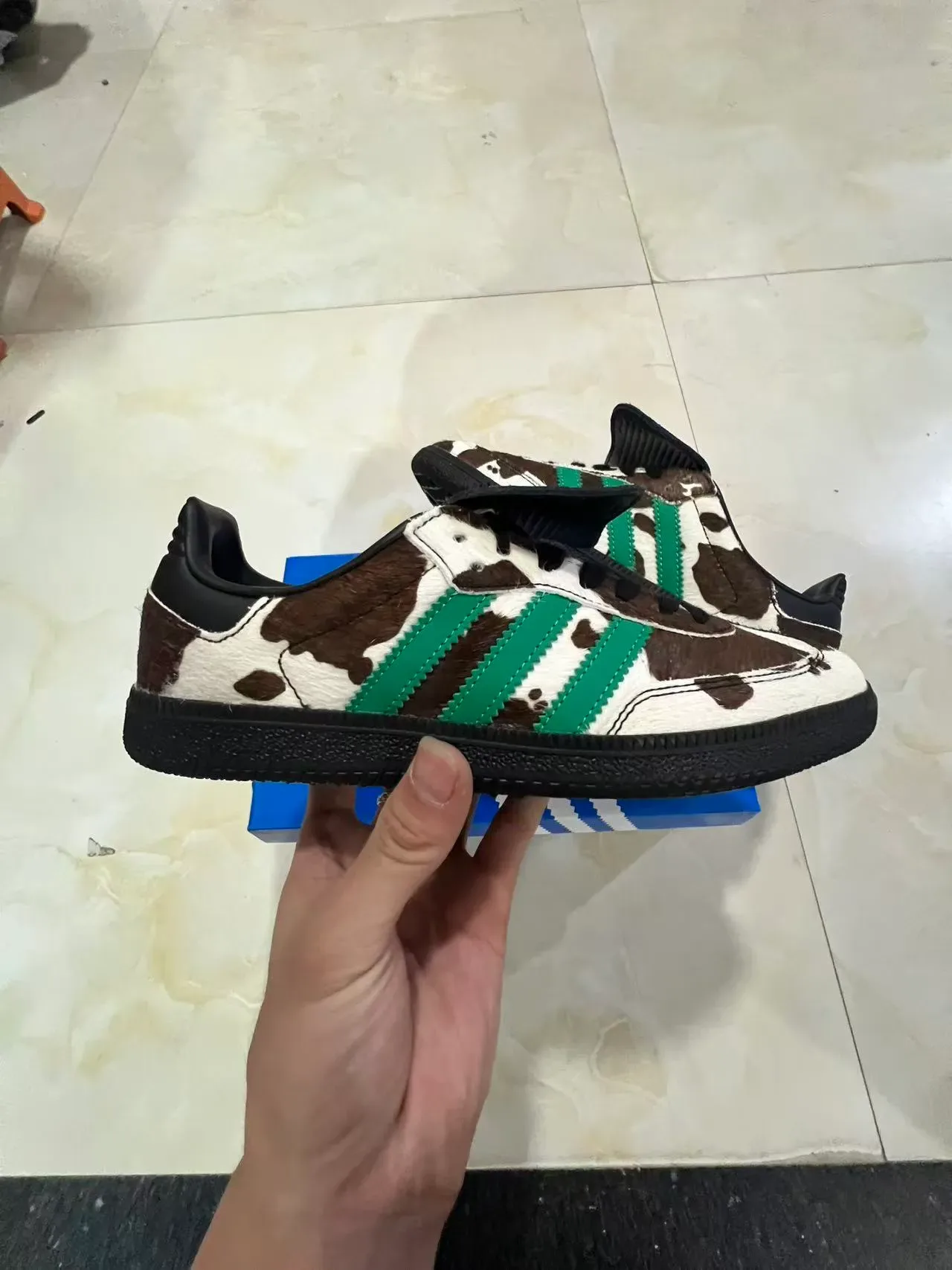 Adidas Chaussures Lifestyle Vert Multicolore Imprimé Vache avec Trois Rayures 7