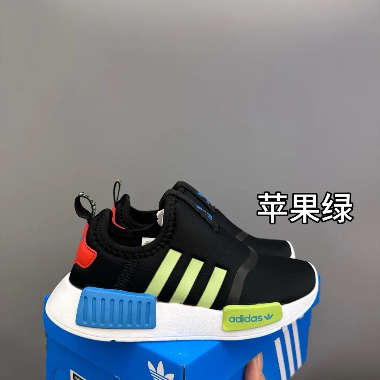 Adidas NMD R1 Kitty Collaboration Navy Floral Print Lifestyle Sneakers 19