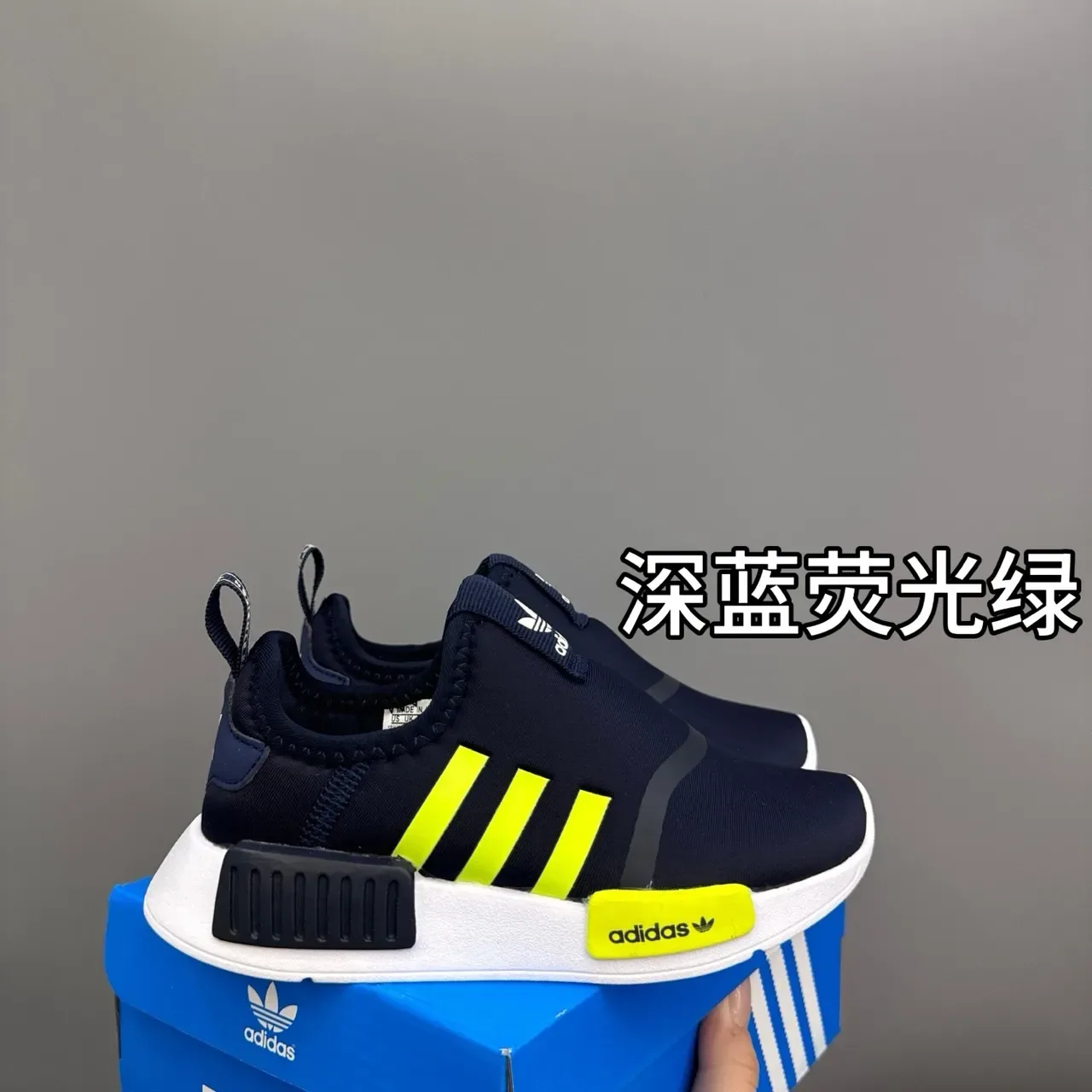 Adidas NMD R1 Kitty Collaboration Navy Floral Print Lifestyle Sneakers 24
