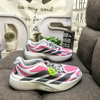 Adidas Chaussures de Running avec Upper en Mesh Perforé Rose et Noir, Semelle Sculpted Lightstrike Pro