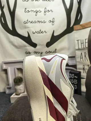 Adidas Tênis de Corrida com Upper de Malha Perfurada Rosa e Preto, Sola Sculpted Lightstrike Pro 3