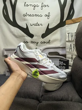 Adidas Tênis de Corrida com Upper de Malha Perfurada Rosa e Preto, Sola Sculpted Lightstrike Pro 5