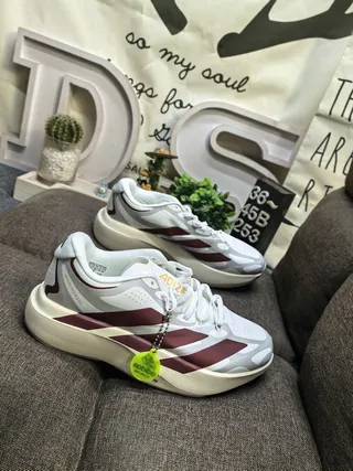 Adidas Tênis de Corrida com Upper de Malha Perfurada Rosa e Preto, Sola Sculpted Lightstrike Pro 9