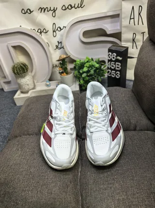 Adidas Tênis de Corrida com Upper de Malha Perfurada Rosa e Preto, Sola Sculpted Lightstrike Pro 10