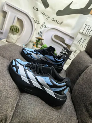 Adidas Tênis de Corrida com Upper de Malha Perfurada Rosa e Preto, Sola Sculpted Lightstrike Pro 17