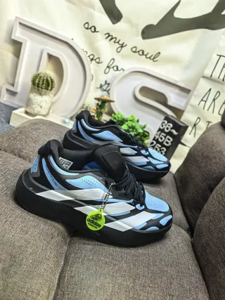 Adidas Tênis de Corrida com Upper de Malha Perfurada Rosa e Preto, Sola Sculpted Lightstrike Pro 19