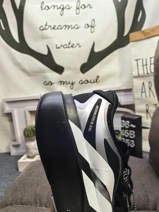 Adidas Tênis de Corrida com Upper de Malha Perfurada Rosa e Preto, Sola Sculpted Lightstrike Pro 23