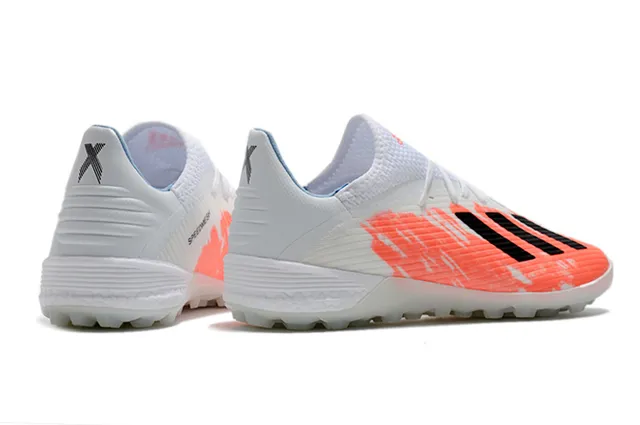 Adidas Chaussures de football avec empeigne tricot rose et blanc texture côtelée pour gazon artificiel 5