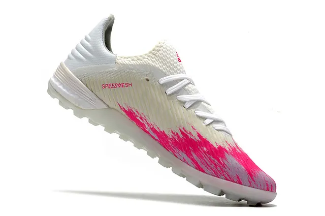 Adidas Chaussures de football avec empeigne tricot rose et blanc texture côtelée pour gazon artificiel 16